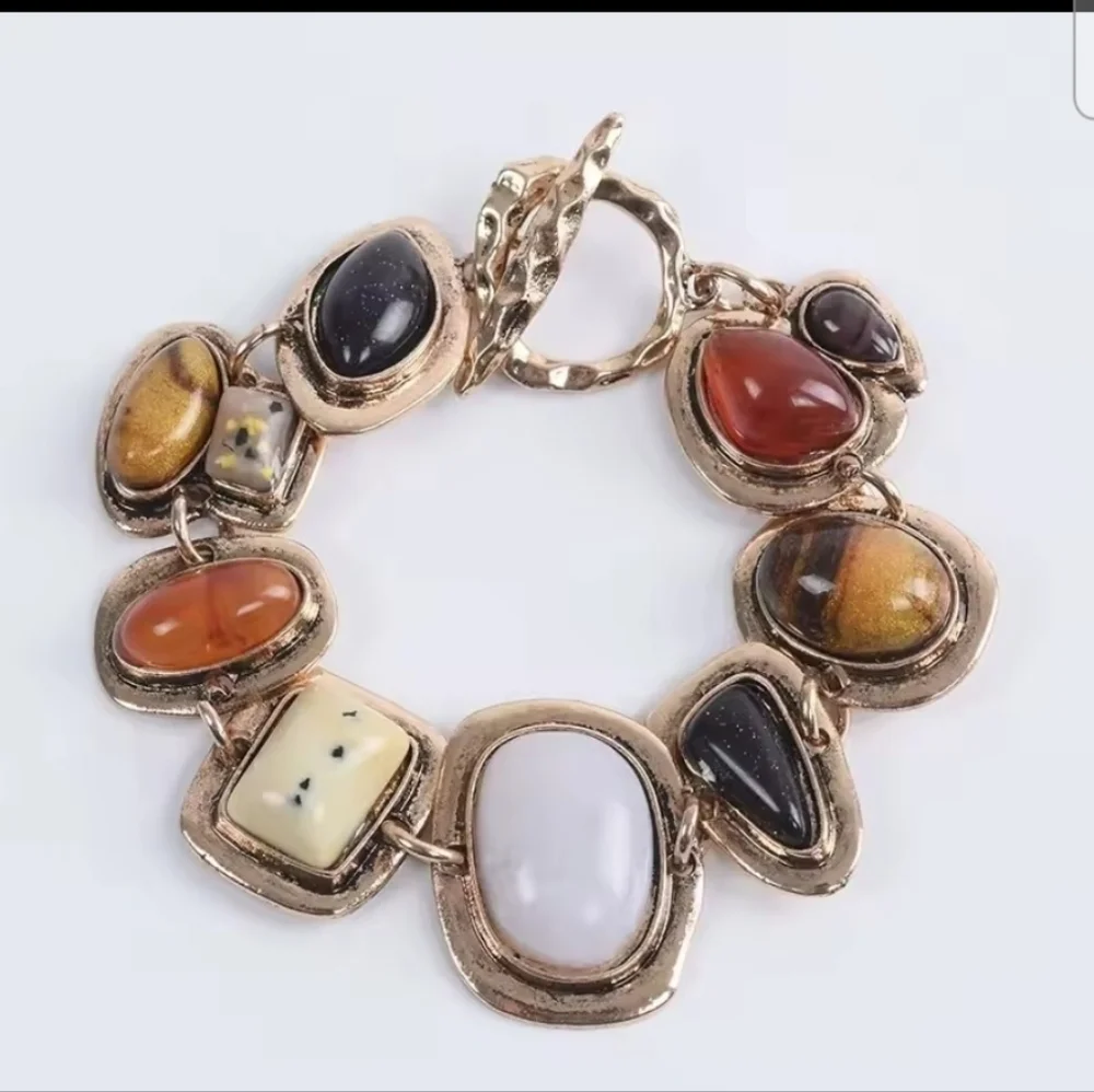 Gorgeous Vintage Golden Faux Stone Bracelet - Picture 1 of 5